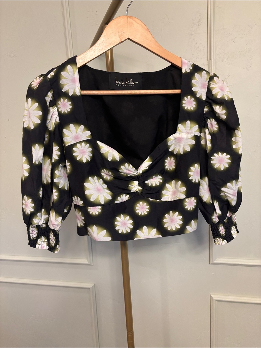 Nicole Miller Collection Linen Crop Top Black Daisy-Print Puff-Sleeve